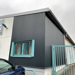 AIS Schlueter Dachdeckerei Fassadenverkleidung Gebäudeansicht